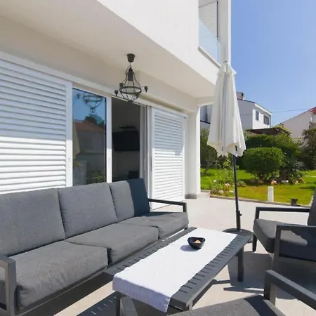 House With Jacuzzi Villa Punat