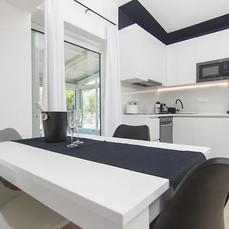 Villa House With Jacuzzi Punat