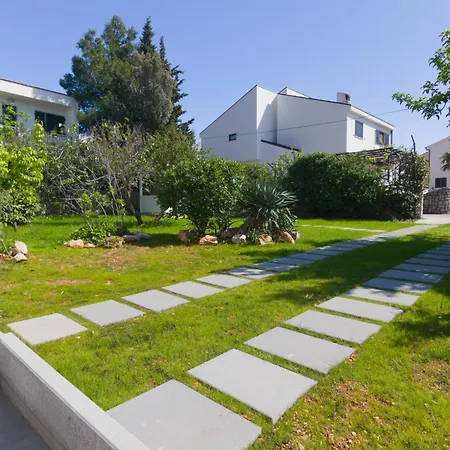 House With Jacuzzi Villa Punat
