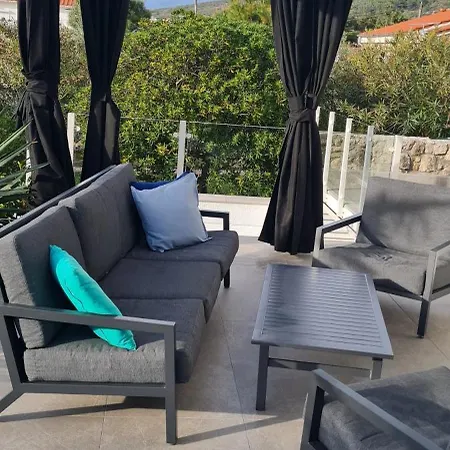 House With Jacuzzi Punat